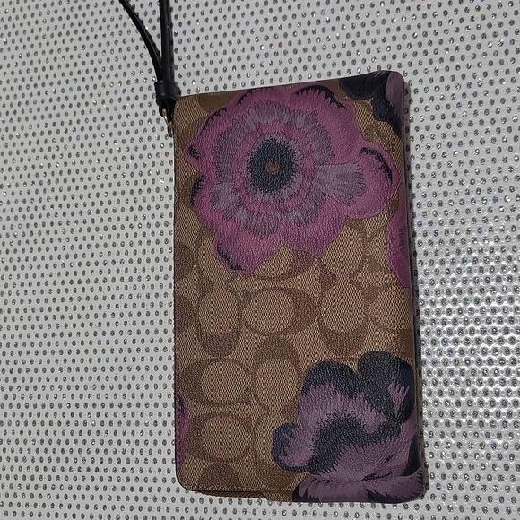 BNWT Authentic Coach Wristlet 💜 - Picture 2 of 4